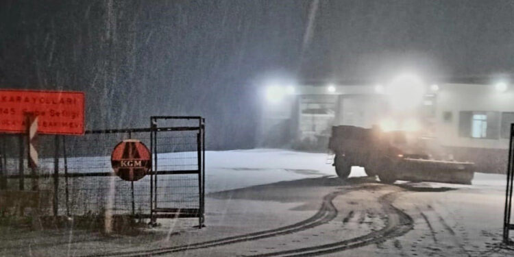 Kocayayla geçidi beyaza büründü