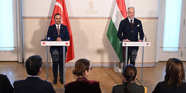 Macaristan'la ilişkileri ileri taşımaya gayret gösterdik