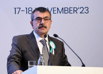 Yepyeni bir eğitim felsefesi inşa etmek durumundayız