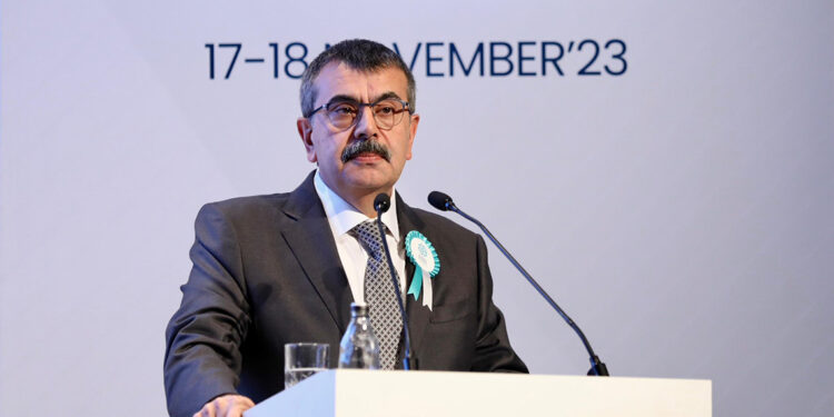 Yepyeni bir eğitim felsefesi inşa etmek durumundayız