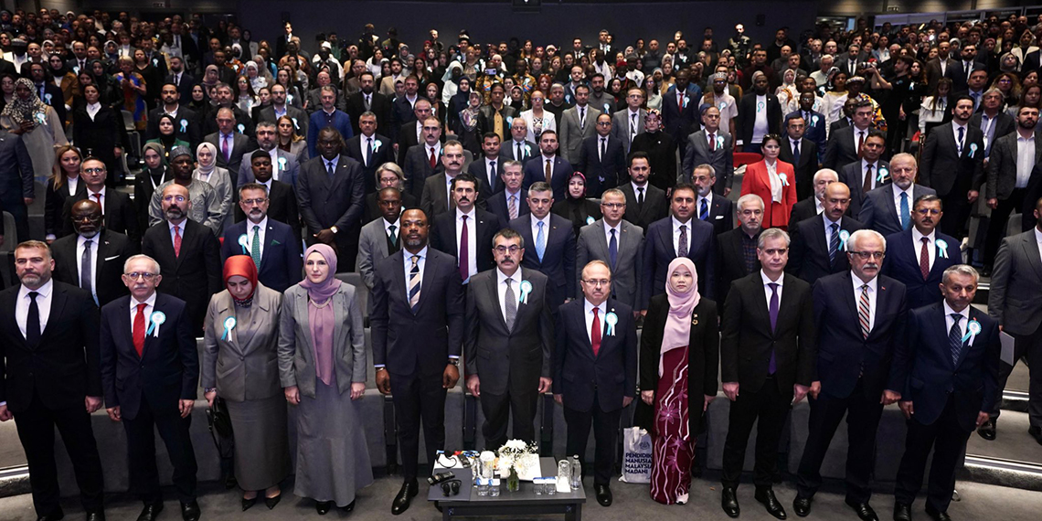 Milli Eğitim Bakanı Yusuf Tekin, "Kendimize ait yepyeni bir eğitim sistemi, yepyeni bir eğitim felsefesi inşa etmek durumundayız" dedi.