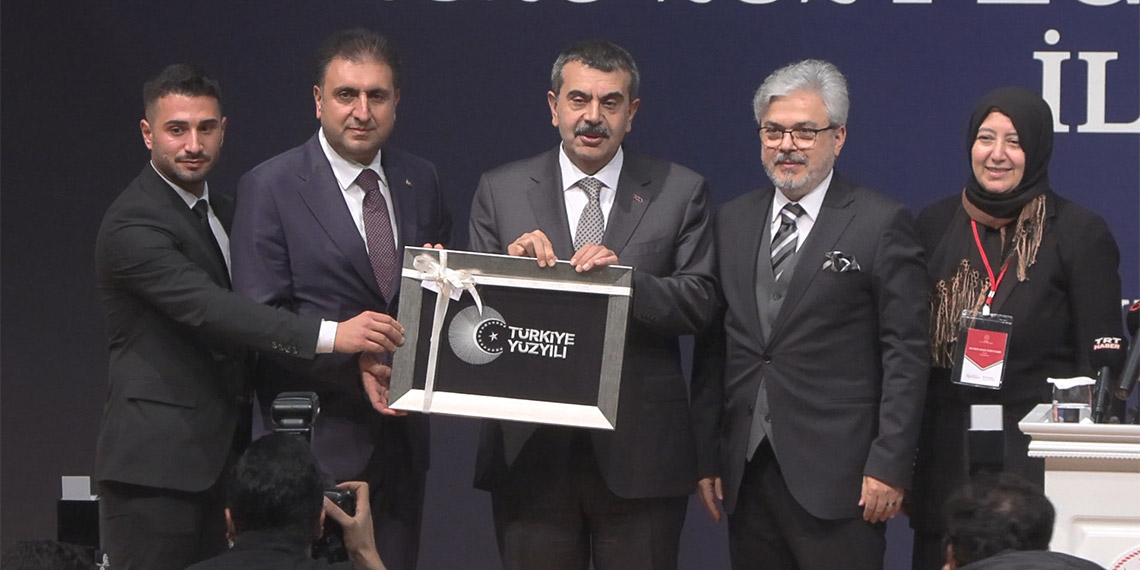 İsrail-Filistin savaşına değinen Milli Eğitim Bakanı Yusuf Tekin, Birleşmiş Milletler'i ve UEFA'Yı eleştirdi.