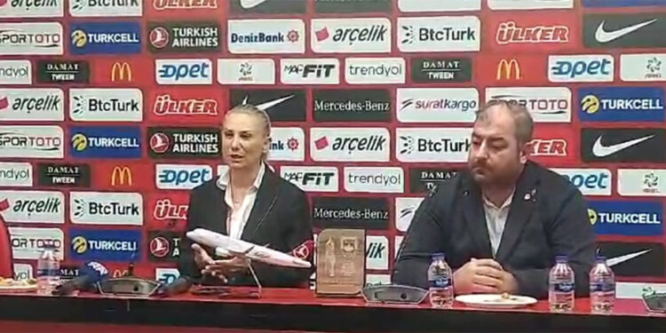 Uluslar B Ligi'ne çıkmış olmanın gururunu yaşıyoruz