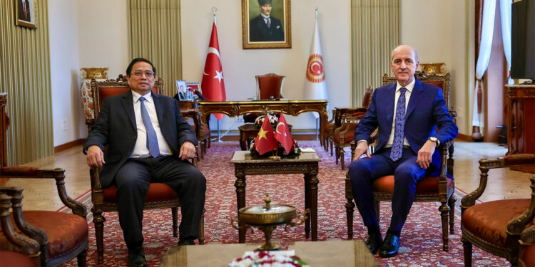 Numan Kurtulmuş Vietnam Başbakanı ile görüştü