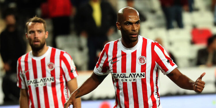 Naldo 80 gün sonra tekrar sahalarda