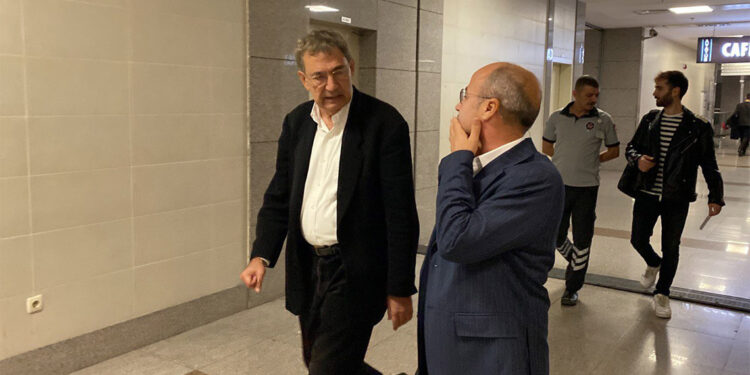 Orhan Pamuk komşularıyla mahkemelik oldu