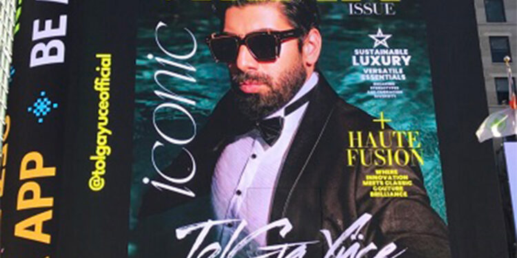 Oyuncu Tolga Yüce New York Times Meydanı'ında