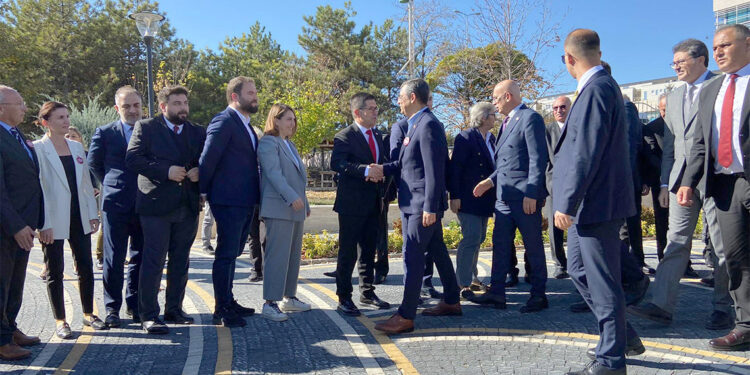 Hepimiz biliyoruz ki bu bir sansür yasasıdır