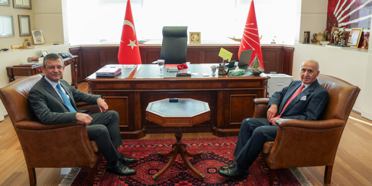 Özgür Özel Hikmet Çetin ile bir araya geldi