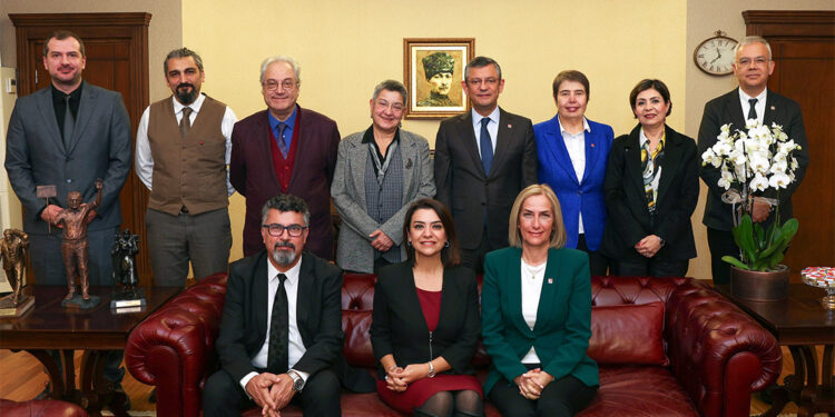 Özgür Özel TTB Başkanı Şebnem Korur Fincancı'yı kabul etti