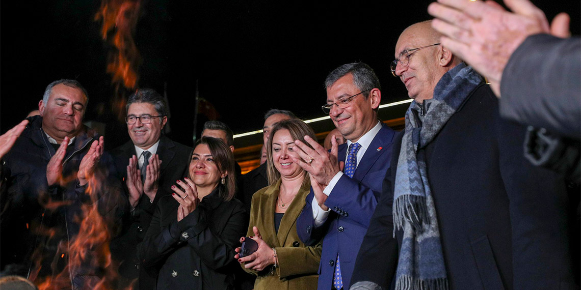 CHP Genel Başkanı Özgür Özel, "Biz, Recep Tayyip Erdoğan'ın Anayasa'yı askıya alma girişimine, onun araçsallaştırdığı, ona destek veren, onun maşası olmuş Yargıtay'ın darbe girişimine karşı sonuna kadar direneceğiz. Herkesi direnmeye davet ediyoruz" dedi.