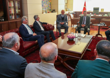Özgür Özel Alevi Vakıf Dernek Başkanları ile görüştü