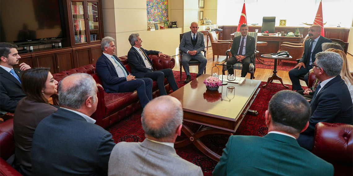 Özgür Özel Alevi Vakıf Dernek Başkanları ile görüştü
