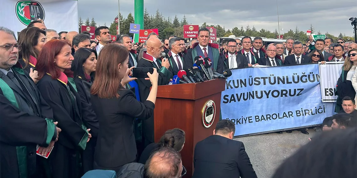 Özgür özel'den yargıtay'ı protesto eden avukatlara destek