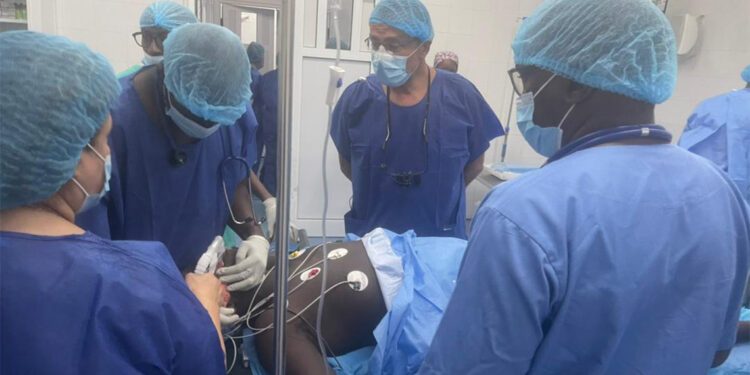 Senegal'de 4 günde 3 böbrek nakli yaptık