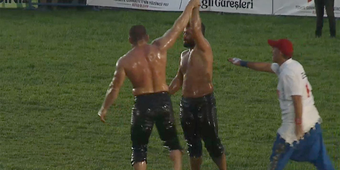 Rakibine sinirlenip güreşten çekilen Balaban seyirciyle tartıştı, basın mensubuna görüntüleri sildirdi.