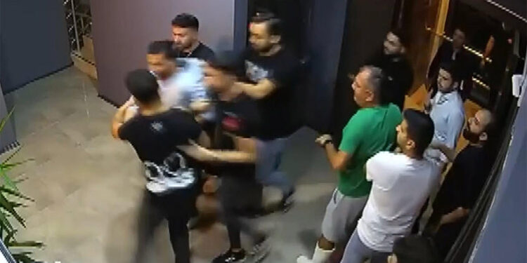 Restoranda denetime giden polis ve gazeteciye saldırı