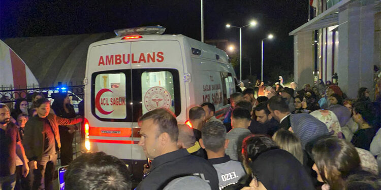 Kız öğrenci yurdunda boş asansör zemine çakıldı