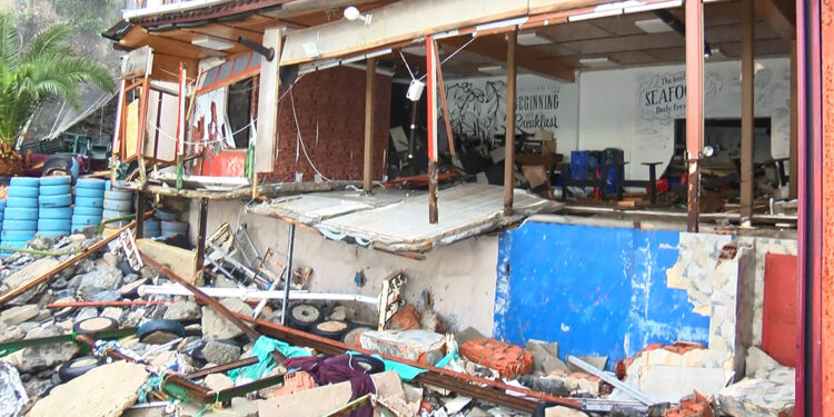 Sarıyer'de fırtına sonrası hasar ortaya çıktı