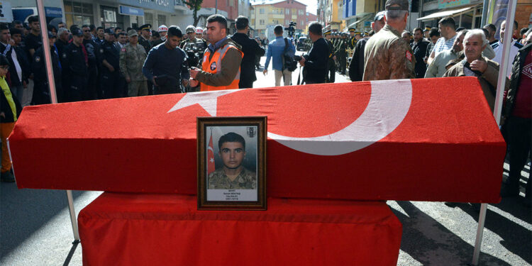 Sözleşmeli Er Samet Bektaş son yolculuğuna uğurlandı