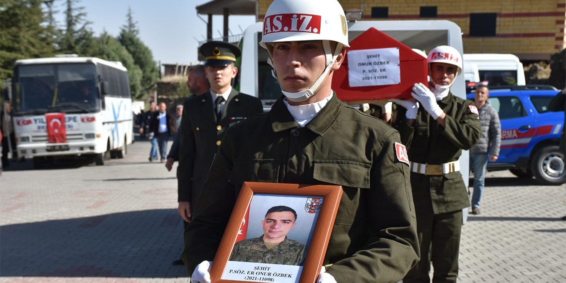 Şehit Er Onur Özbek toprağa verildi