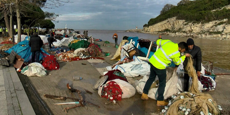 Ağva'da fırtına sonrası yaralar sarılıyor