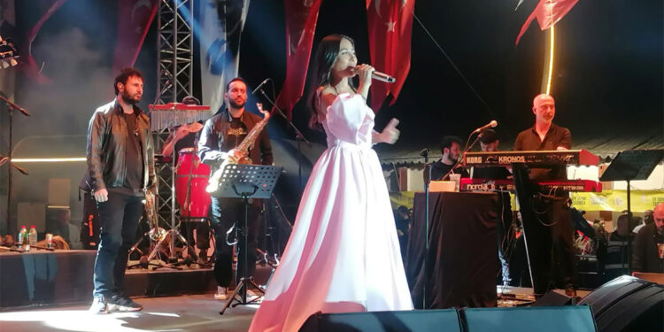 Silivri'nin kurtuluş yıl dönümünde Melek Mosso rüzgarı