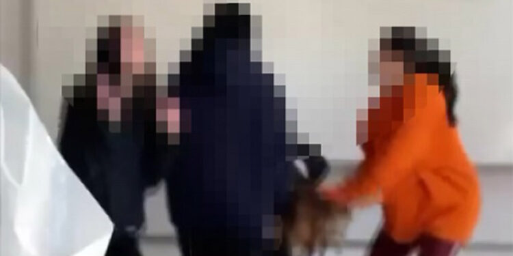 Kız öğrenci sınıf arkadaşı kızı darbetti, olayla ilgili işlem başlatıldı