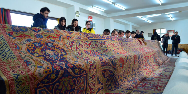 II. Abdülhamid'in Hollanda'ya hediye ettiği halı restore edilecek