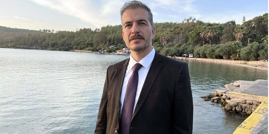 Susuz kalan bodrum'da uzmanından uyarı; doç. Dr. Ceyhun özçelik, "fazla kuyu açarak, fazla çekim yaparak kentin içme suyu ihtiyacını kalıcı olarak yok etmiş veya tahrip etmiş olursunuz" dedi.