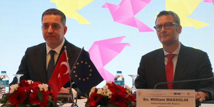 Adli yardım, toplumun dezavantajlı gruplara karşı yükümlülüğüdür