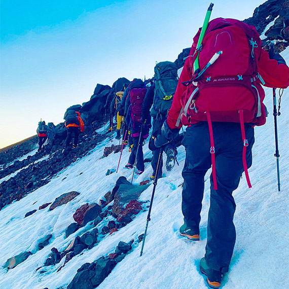 Türkiye Dağcılık Federasyonu (TDF) Başkanı Prof. Dr. Ersan Başar, küresel ısınma nedeniyle Türkiye'de olduğu gibi dünyada da binlerce yıl var olan dağların zirvelerindeki buzulların hızla eridiğini söyledi.