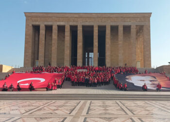 Türk Kızılayı'ndan Anıtkabir'e ziyaret
