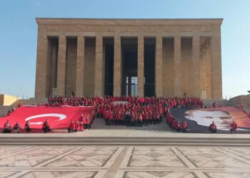 Türk kızılayı'ndan anıtkabir'e ziyaret
