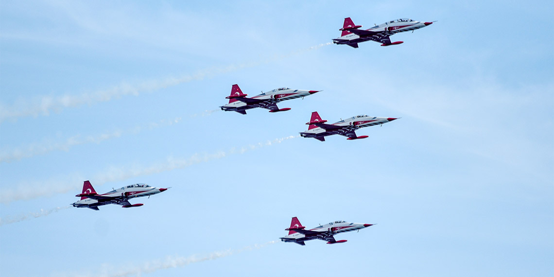 Türk Yıldızları Ata'ya Saygı uçuşu yaptı