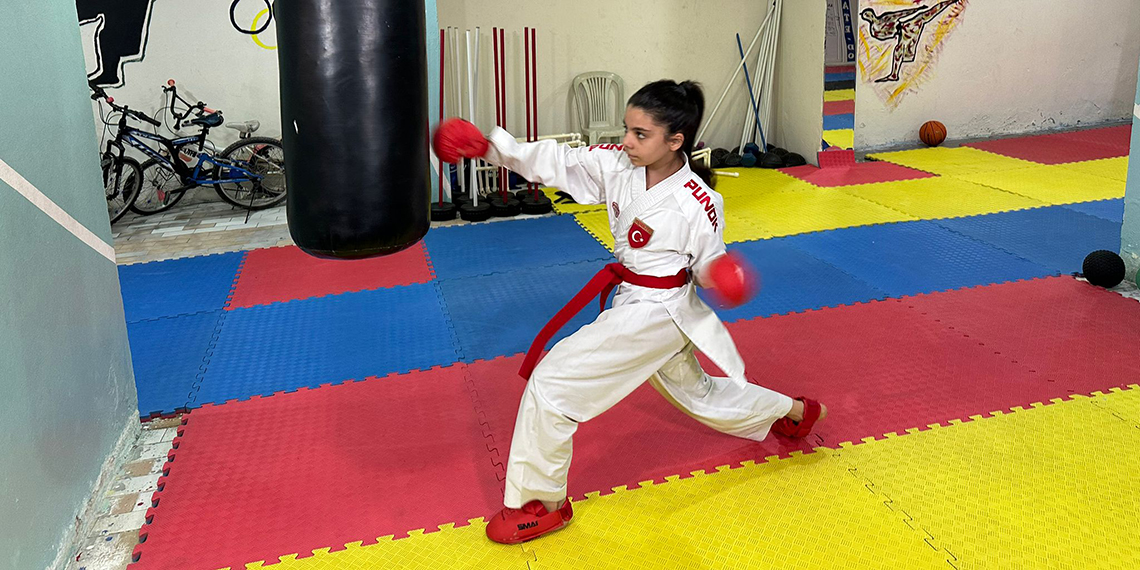 Türkiye ve Balkan şampiyonu, milli karateci Turna Gürbüz (12) gelecek ay İtalya'da düzenlenecek Dünya Gençler Ligi müsabakalarına katılmak için sponsor bulamadı.