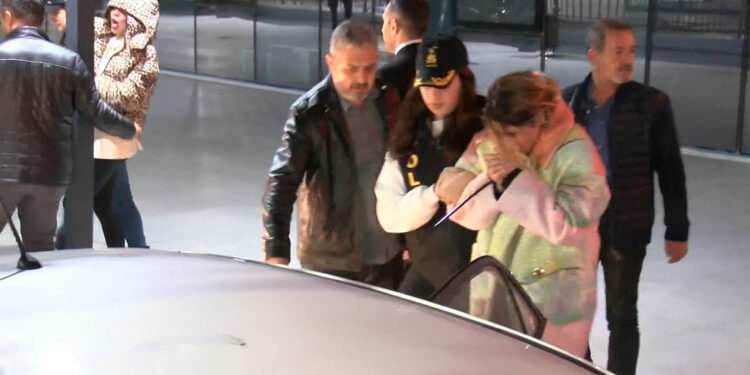 Bahar ve Nihal Candan mahkeme çıkışında hüngür hüngür ağladı