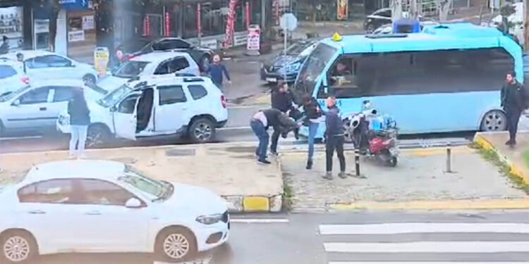 Tuzla'da tartışma tekme tokat kavgaya dönüştü