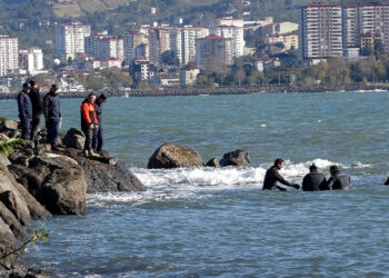 Denizde kaybolan lise öğrencilerinden 3 gündür haber yok