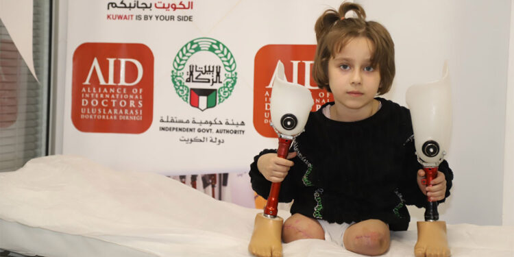 Uzuv kaybı yaşayan 52 depremzedeye protezleri teslim edildi