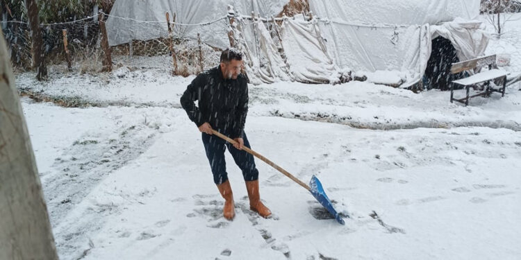 Van ve Hakkari'nin yüksek kesimleri beyaza büründü