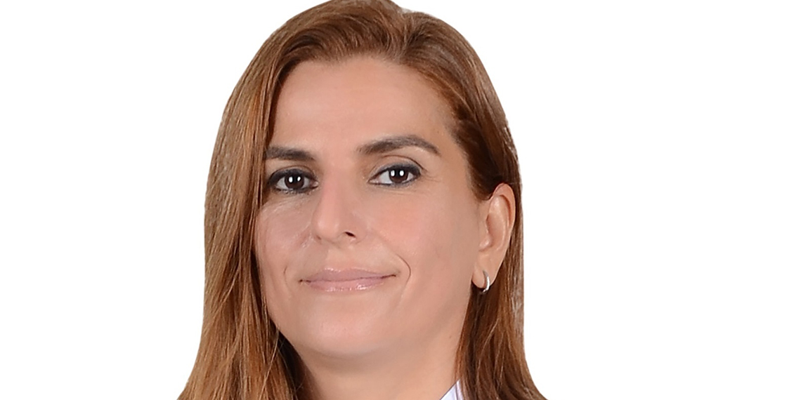 Antibiyotik kullanımına dikkat edilmesi gerektiğini belirten İç Hastalıkları Uzmanı Dr. Sibel Kale, “Antibiyotiklerin alınma saati her gün aynı olmalıdır. Her antibiyotiğin optimum etki gösterdiği bir etki süresi vardır. Buna uyularak alınmazsa, ilacın etkisi azalır ve bakteriler çoğalmaya başlayabileceği gibi antibiyotik direnci de gelişebilir” dedi.