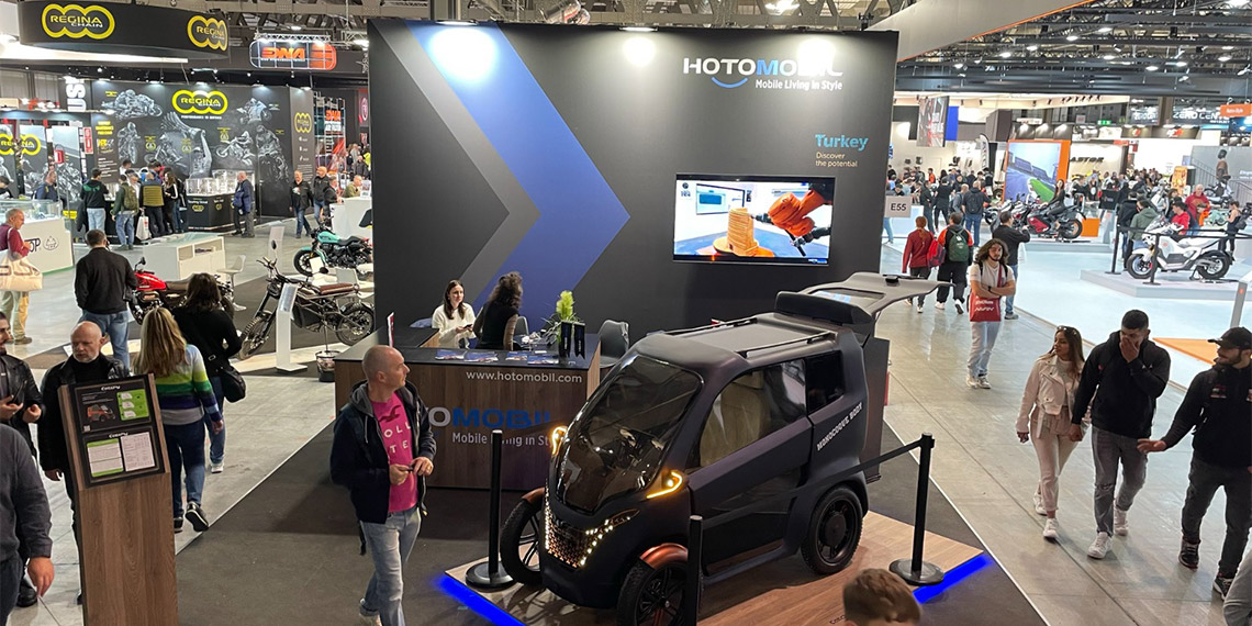 Yerli mobilite şirketi Hotomobil, 9-12 Kasım’da İtalya’da gerçekleşen EICMA Uluslararası İki Tekerlekli Araçlar Fuarı’na katıldı. Hem taşıma hem seyahat aracı olan yerli ve milli mobilite ürün Catchy de fuar kapsamında ilk kez tanıtıldı.