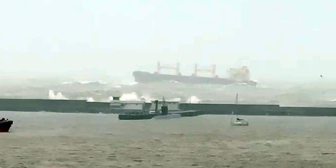 Zonguldak'ta batan gemideki haber alınamayan mürettebatın listesi ortaya çıktı. 12 Türk mürettebatı bulunan gemiye ve personele henüz ulaşılamadı.