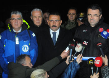 Fırtına kasırgaya, kasırga şiddetli bir rüzgara dönüştü