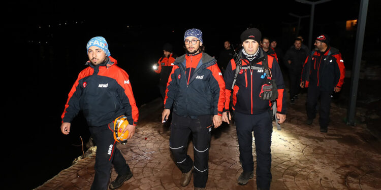 11 denizcimizin arama kurtarma çalışmaları devam ediyor