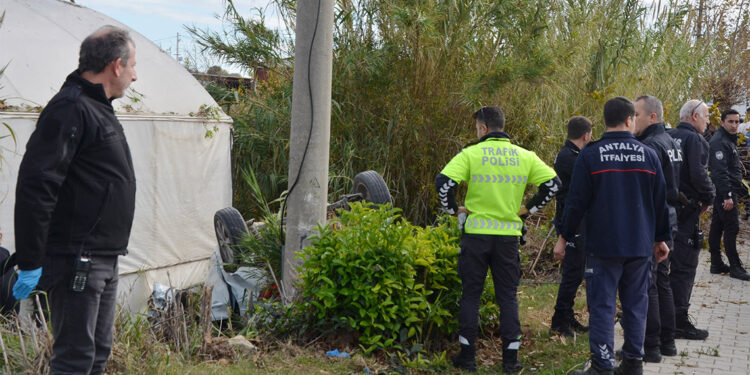 Yol kenarındaki beton direğe çarpan Saffet hayatını kaybetti