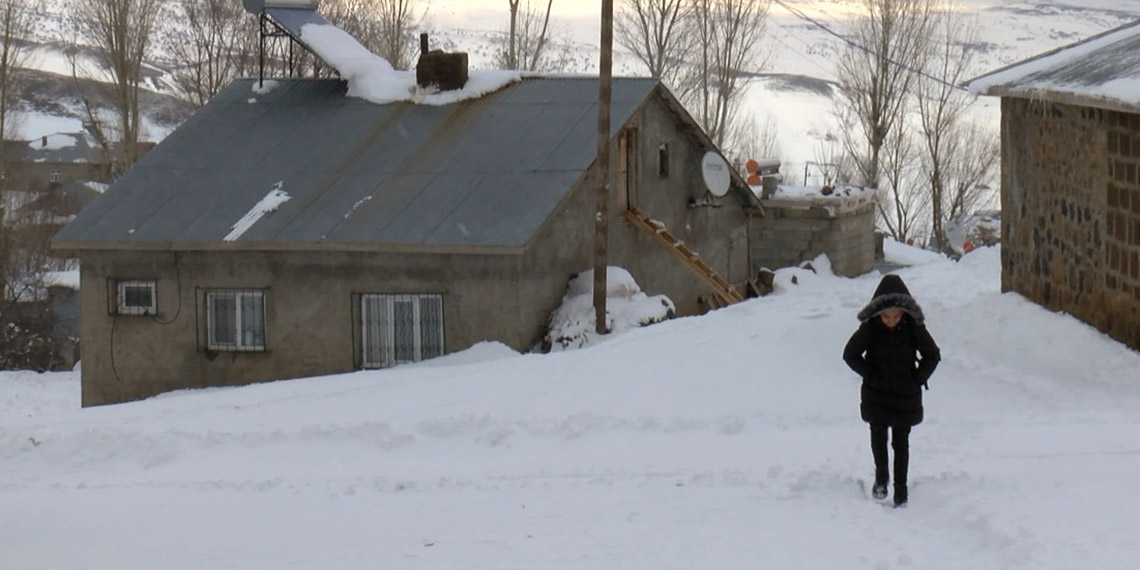 1800 rakımdaki Yukarıyongalı köyü, kara gömüldü