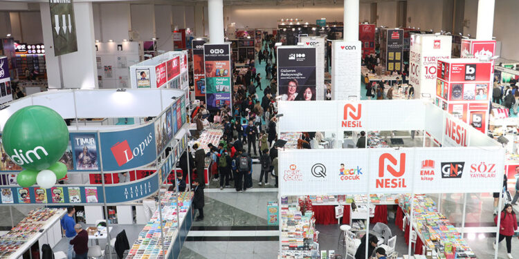 19'uncusu düzenlenen Ankara Kitap Fuarı başladı