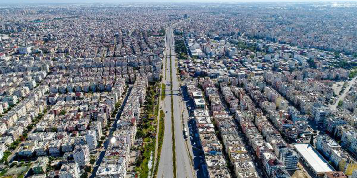 Tüketiciler Birliği Antalya Şube Başkanı Neşet Gündüz, "Bu yıl en fazla ev sahibi ve kiracı anlaşmazlıklarından kaynaklı fahiş kira artışı şikayet edildi" dedi.
